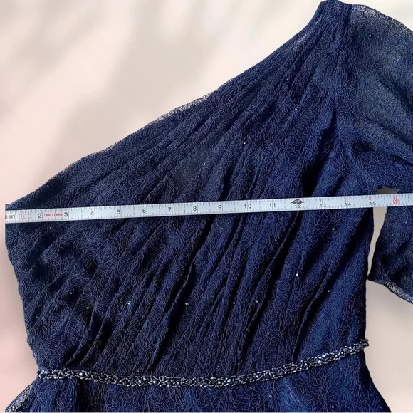 NEW MAC DUGGAL LACE ONE SHOULDER ILLUSION SLEEVE A LINE GOWN In Navy Size 4 - Picture 7 of 12